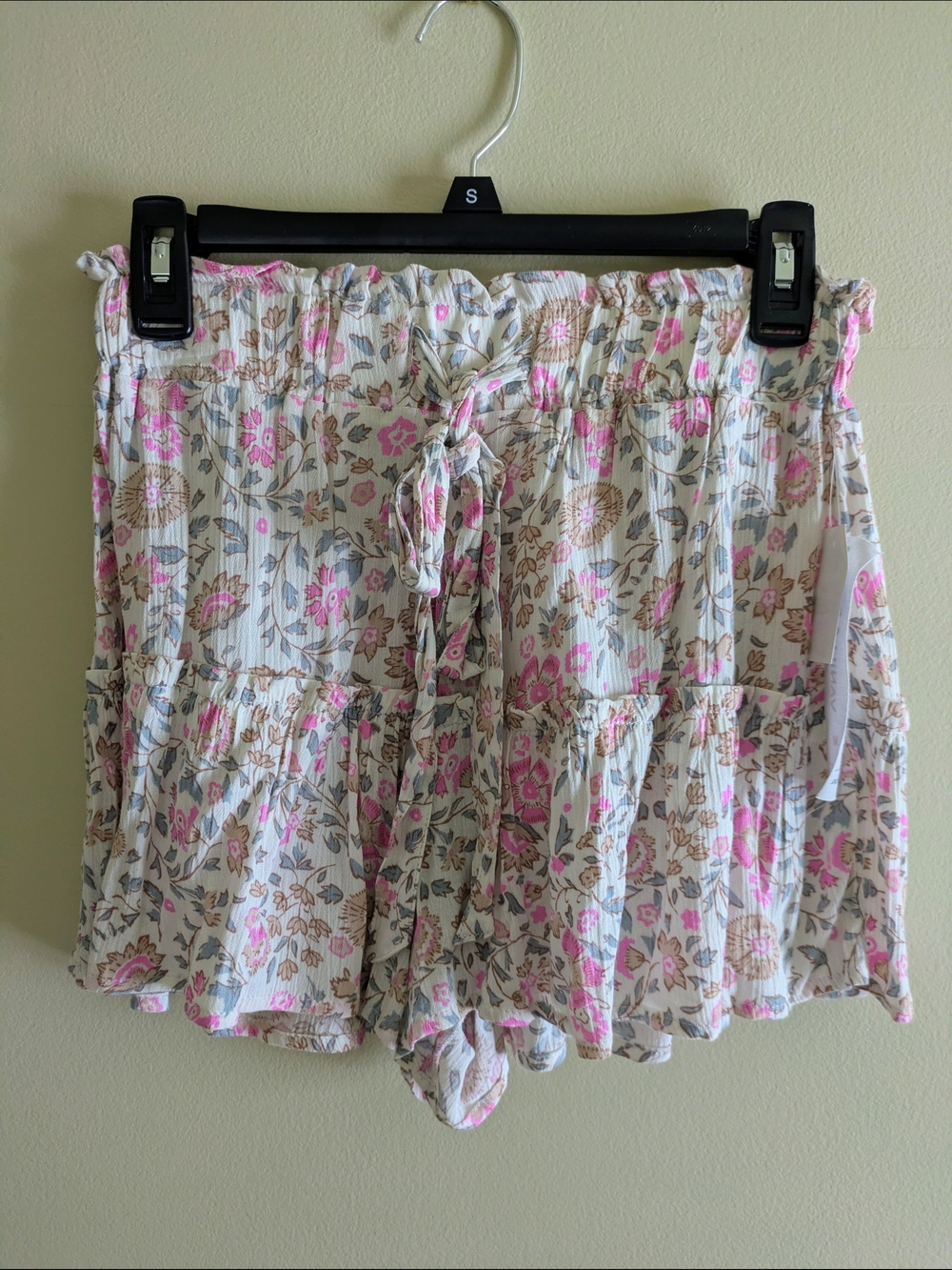 Vanilla Star Pink, Beige & Blue Floral Tiered Skirty Shorts Sz Med